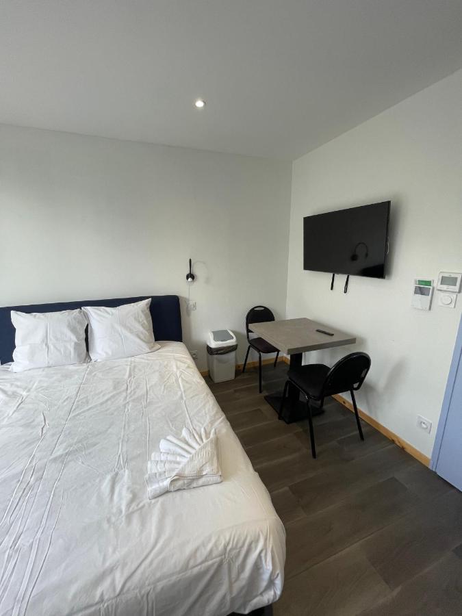 Le Salvador - Appart'Hotel De 18M2 A 44M2 La Talaudiere Kültér fotó