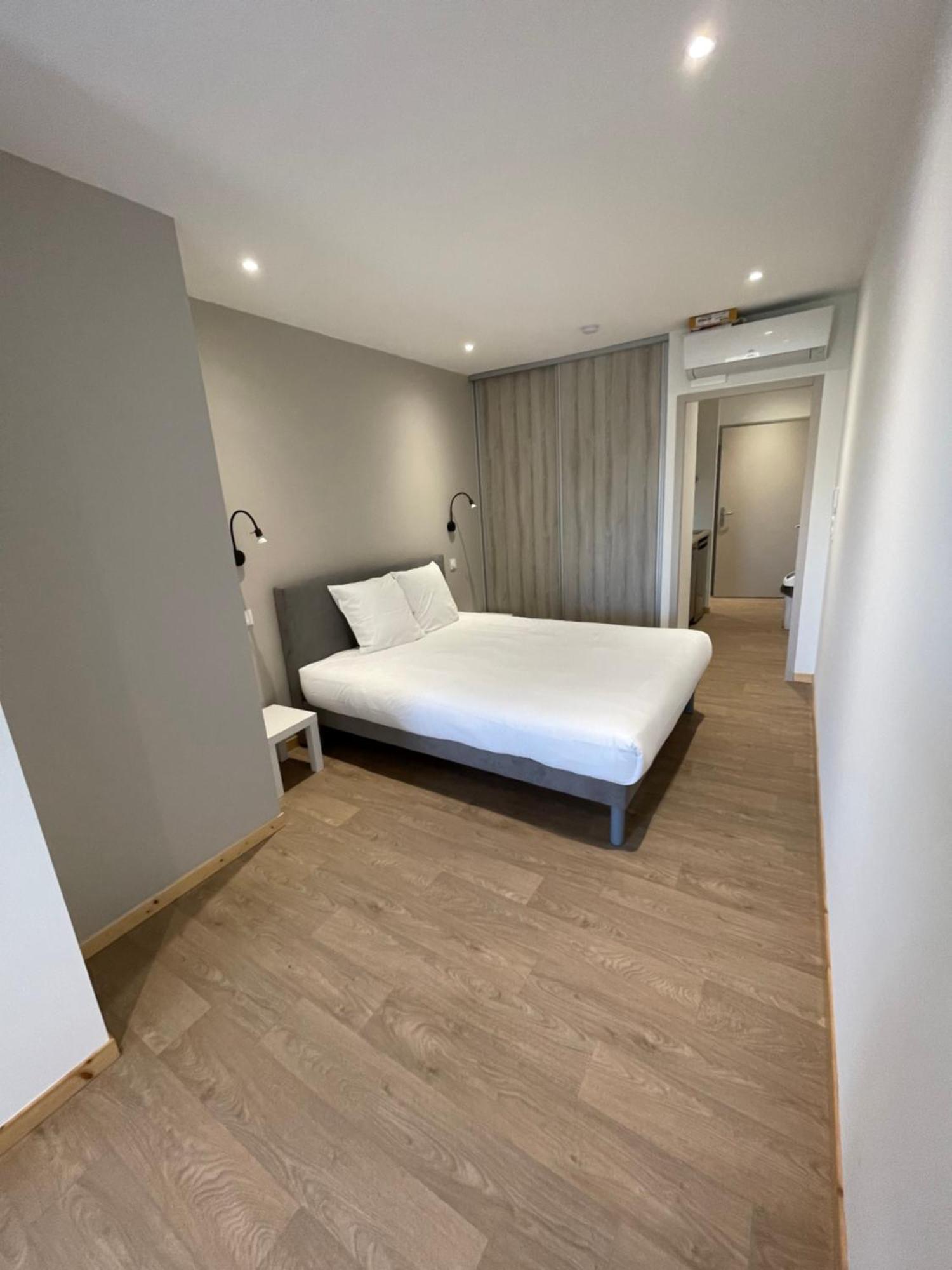 Le Salvador - Appart'Hotel De 18M2 A 44M2 La Talaudiere Kültér fotó