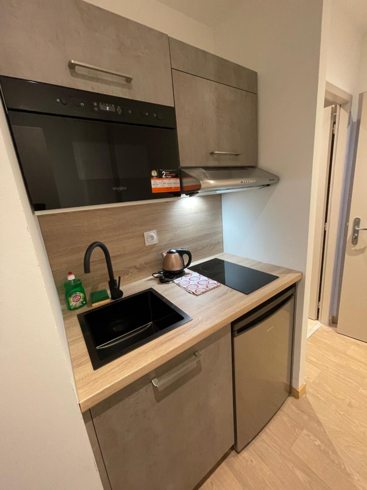 Le Salvador - Appart'Hotel De 18M2 A 44M2 La Talaudiere Kültér fotó