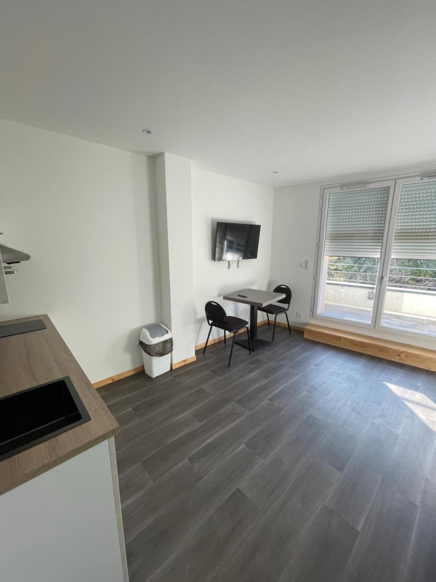 Le Salvador - Appart'Hotel De 18M2 A 44M2 La Talaudiere Kültér fotó