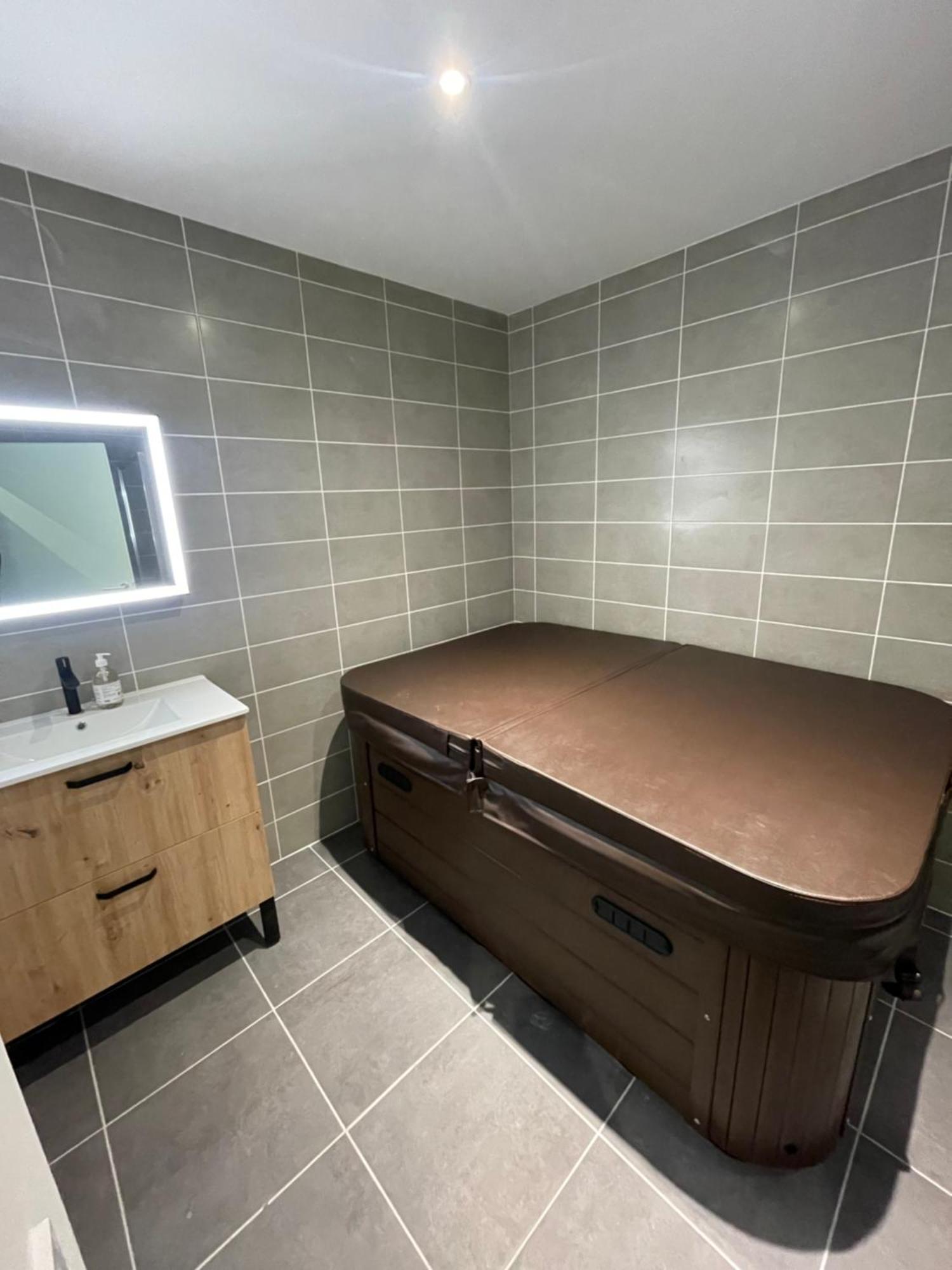 Le Salvador - Appart'Hotel De 18M2 A 44M2 La Talaudiere Kültér fotó