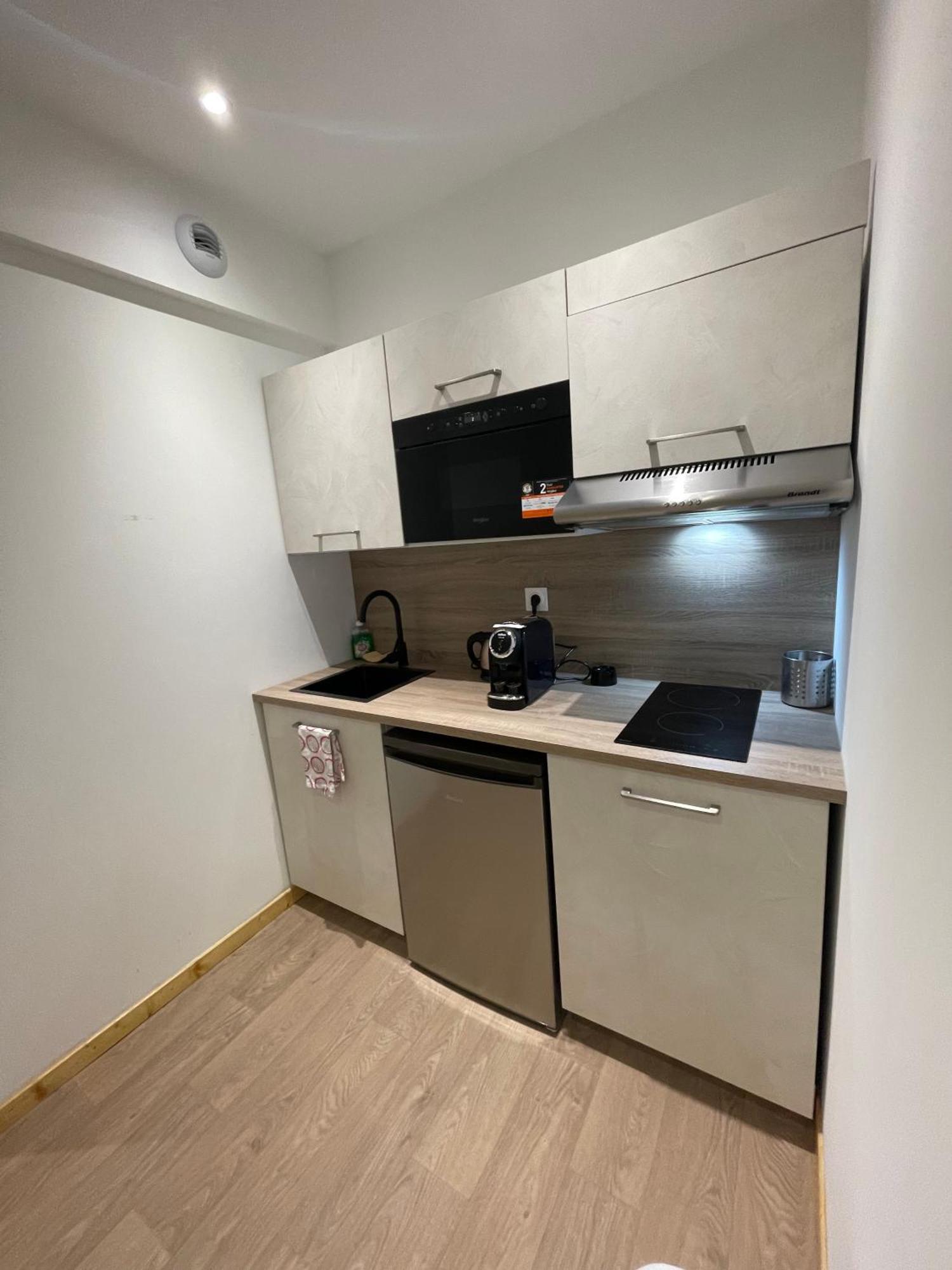 Le Salvador - Appart'Hotel De 18M2 A 44M2 La Talaudiere Kültér fotó