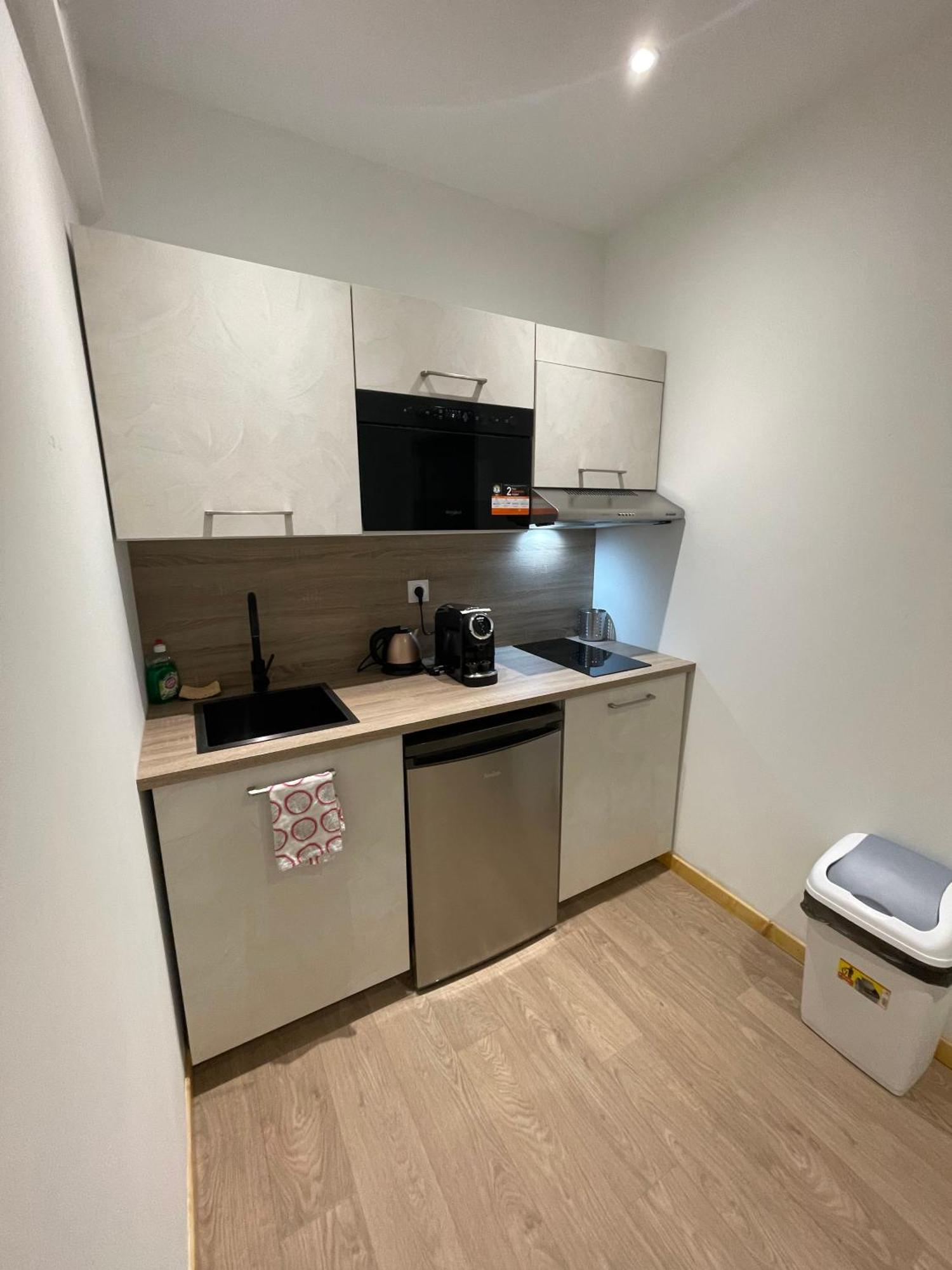 Le Salvador - Appart'Hotel De 18M2 A 44M2 La Talaudiere Kültér fotó